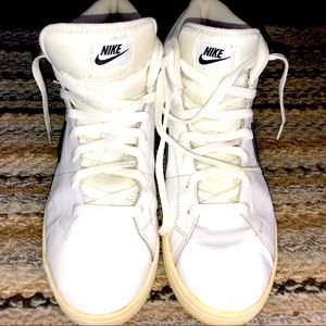 Used.. Men Nike shoes, size10